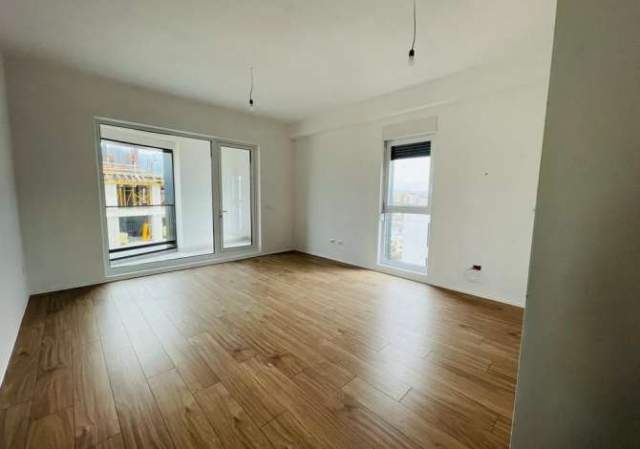 Tirane, jepet me qera zyre Kati 3, 105 m² 600 Euro