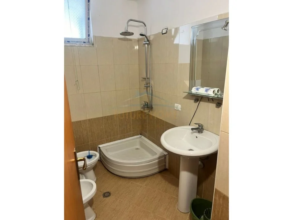 Durres, jepet me qera apartament 1+1 Kati 4, 80 m² 300 € (Ish Urt Durrës)
