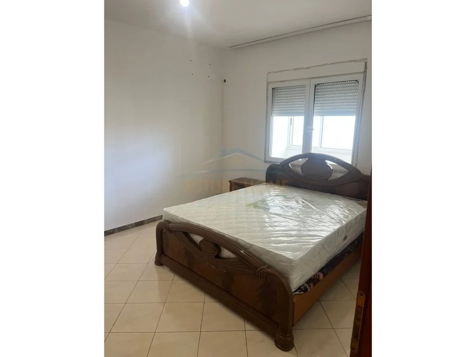 Durres, jepet me qera apartament 1+1 Kati 4, 80 m² 300 € (Ish Urt Durrës)