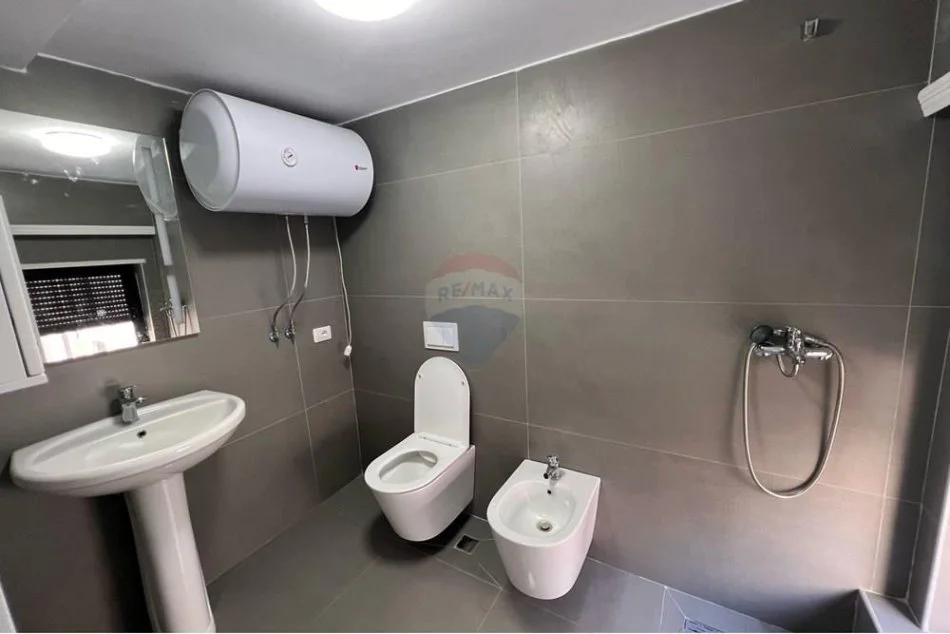 Tirane, jepet me qera apartament duplex Dublex Kati 1, 137 m² 1.000 € (Kodra e Diellit)