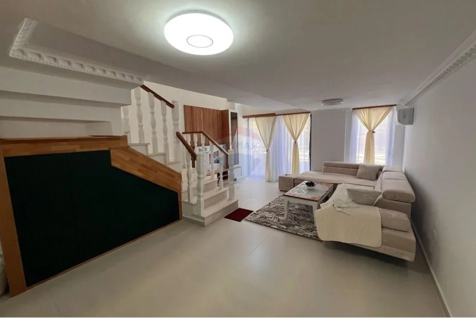Tirane, jepet me qera apartament duplex Dublex Kati 1, 137 m² 1.000 € (Kodra e Diellit)