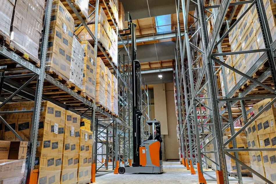 Tirane, jepet me qera magazine Kati 0, 1.100 m² 4.300 € (Fushe Preze)