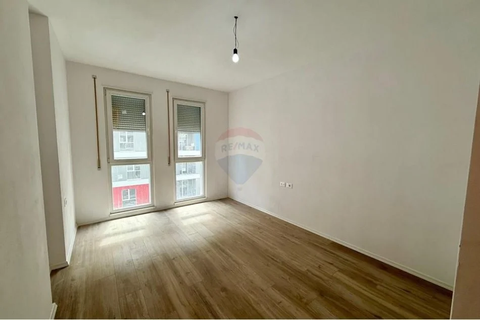Tirane, jepet me qera apartament 2+1+Ballkon Kati 4, 100 m² 300 € 
