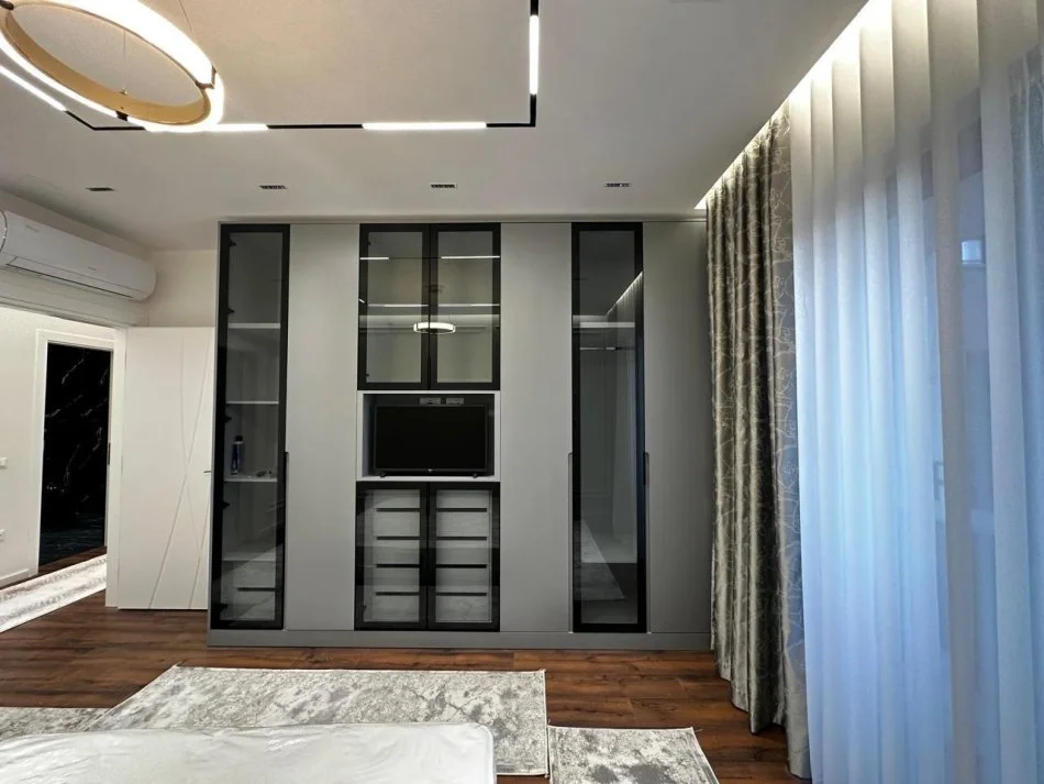 Tirane, jepet me qera apartament 2+1 Kati 5, 117 m² 1.000 € (Rruga Dibres)