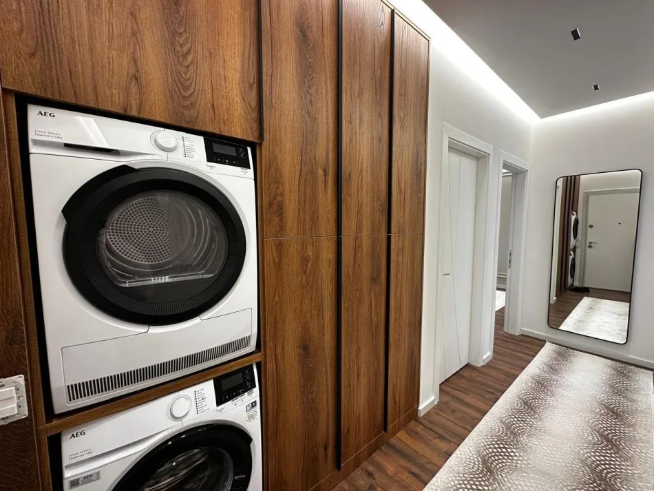 Tirane, jepet me qera apartament 2+1 Kati 5, 117 m² 1.000 € (Rruga Dibres)