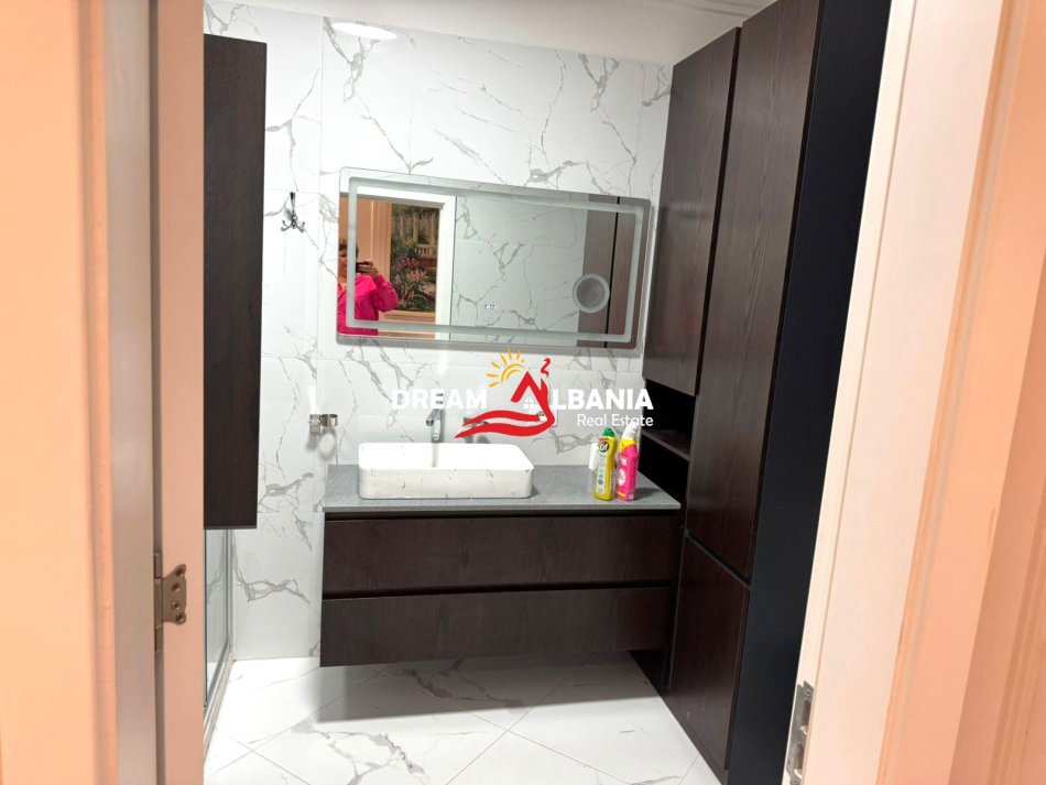Tirane, jepet me qera apartament 2+1 , 100 m² 1.000 € (5 maj)