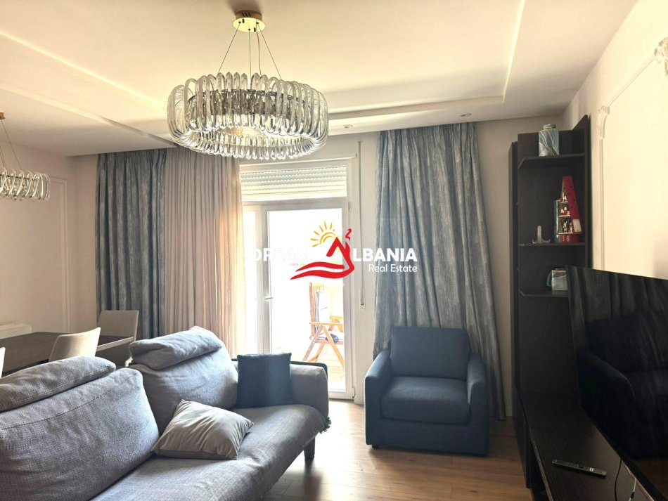 Tirane, jepet me qera apartament 2+1 , 100 m² 1.000 € (5 maj)