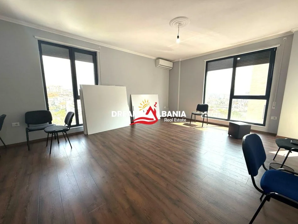Tirane, jepet me qera apartament 3+1 Kati 6, 137 m² 700 € (te Residenca Erli)