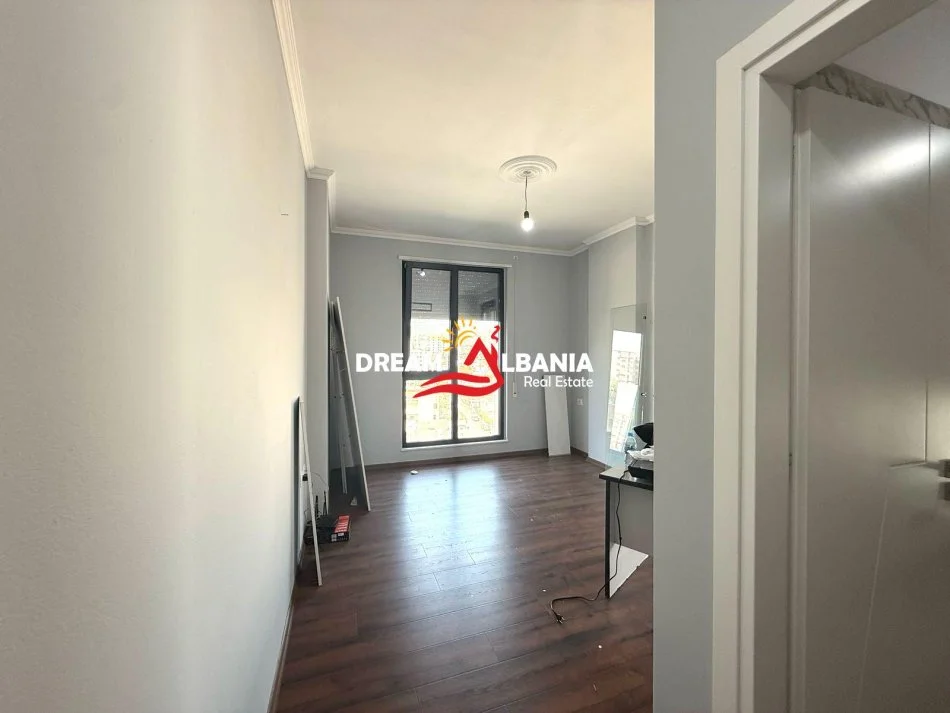 Tirane, jepet me qera apartament 3+1 Kati 6, 137 m² 700 € (te Residenca Erli)