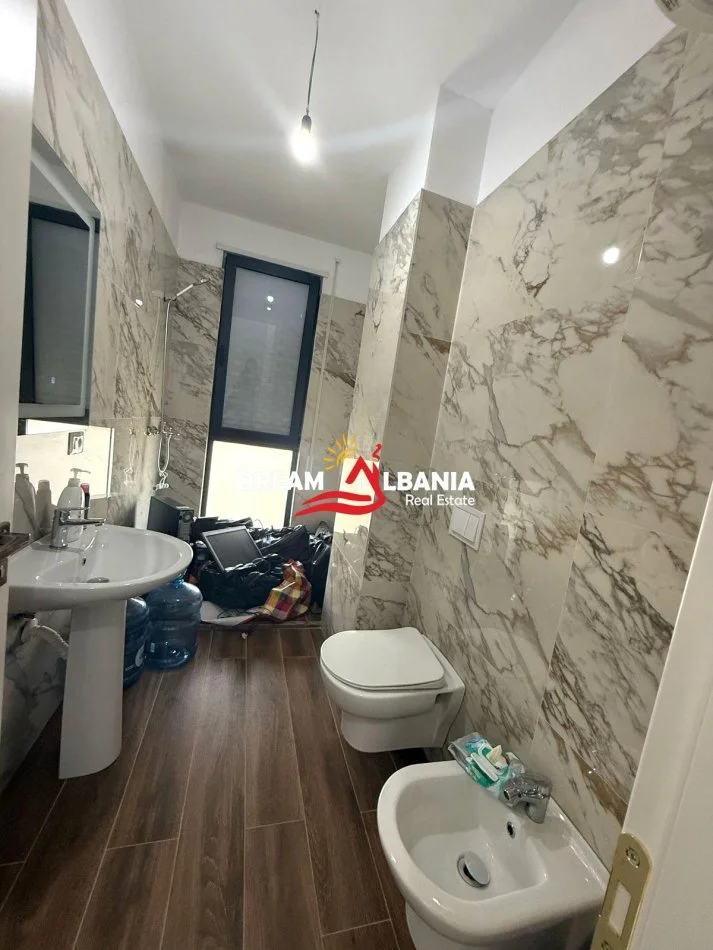 Tirane, jepet me qera apartament 3+1 Kati 6, 137 m² 700 € (te Residenca Erli)
