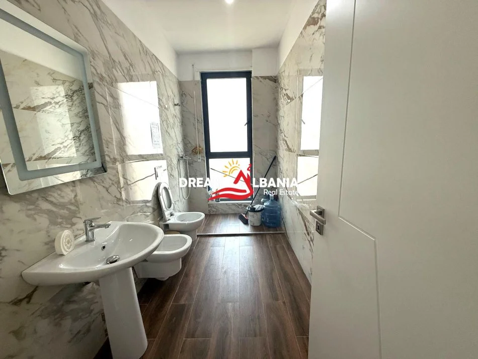Tirane, jepet me qera apartament 3+1 Kati 6, 137 m² 700 € (te Residenca Erli)