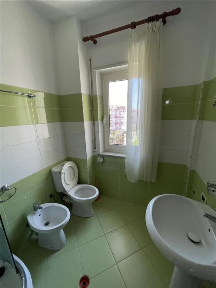 Durres, shitet apartament 1+1+Ballkon Kati 3, 65 m² 72.000 € (Rruga Rrota e Kuqe)