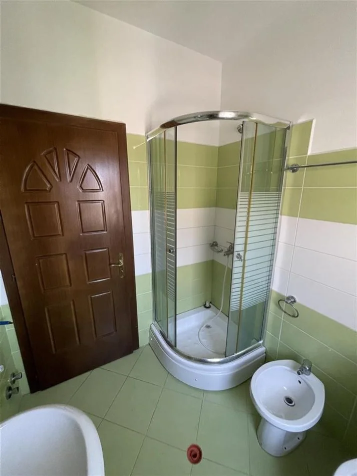 Durres, shitet apartament 1+1+Ballkon Kati 3, 65 m² 72.000 € (Rruga Rrota e Kuqe)