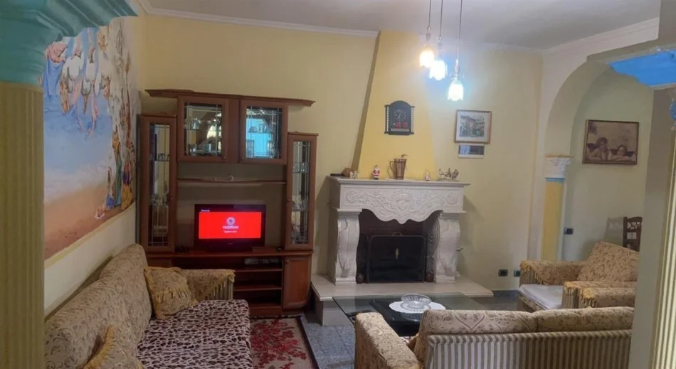 Tirane, jepet me qera apartament 2+1+Ballkon Kati 2, 90 m² 600 € (21 Dhjetori)
