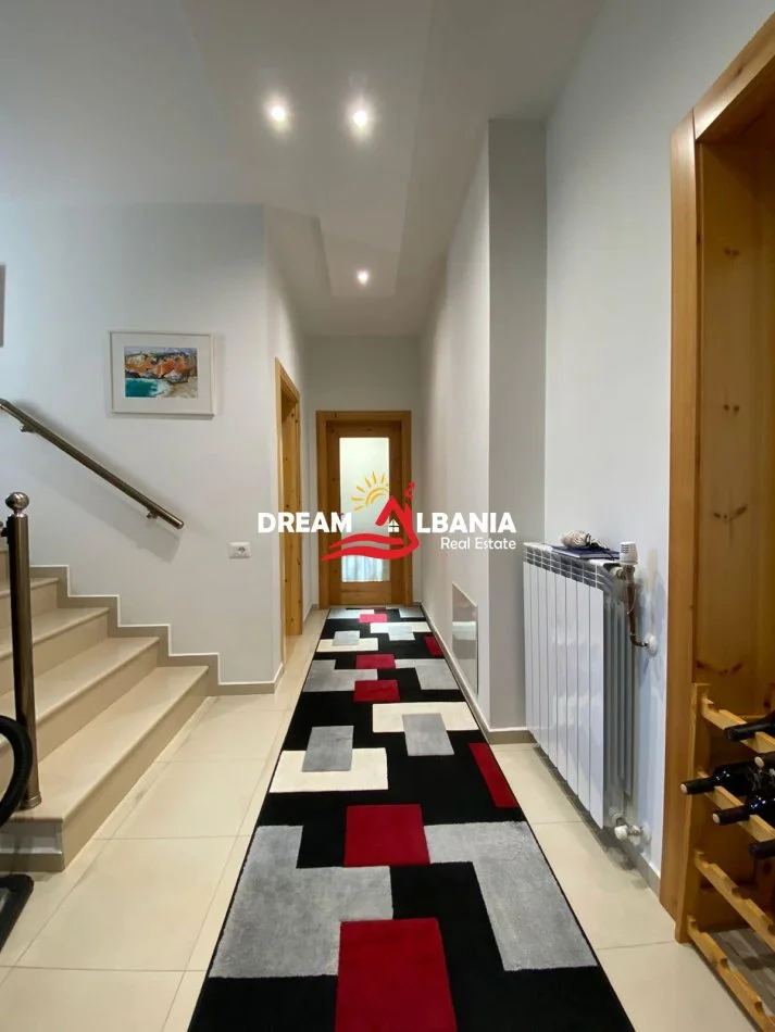 Tirane, jepet me qera Vile 3 Katshe , 606 m² 2.500 € (ne Rrugen e Elbasanit te Vilat Amerikane)