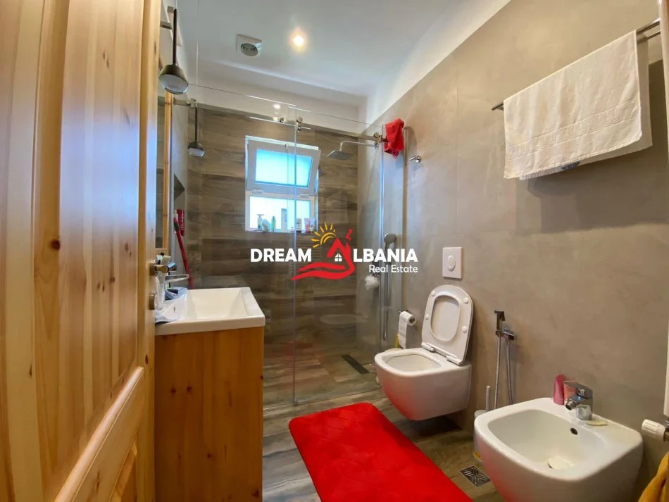 Tirane, jepet me qera Vile 3 Katshe , 606 m² 2.500 € (ne Rrugen e Elbasanit te Vilat Amerikane)