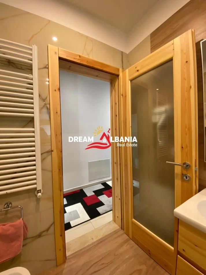 Tirane, jepet me qera Vile 3 Katshe , 606 m² 2.500 € (ne Rrugen e Elbasanit te Vilat Amerikane)