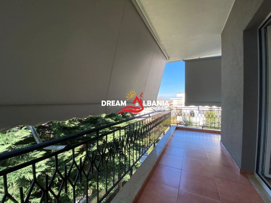 Tirane, jepet me qera Vile 3 Katshe , 606 m² 2.500 € (ne Rrugen e Elbasanit te Vilat Amerikane)