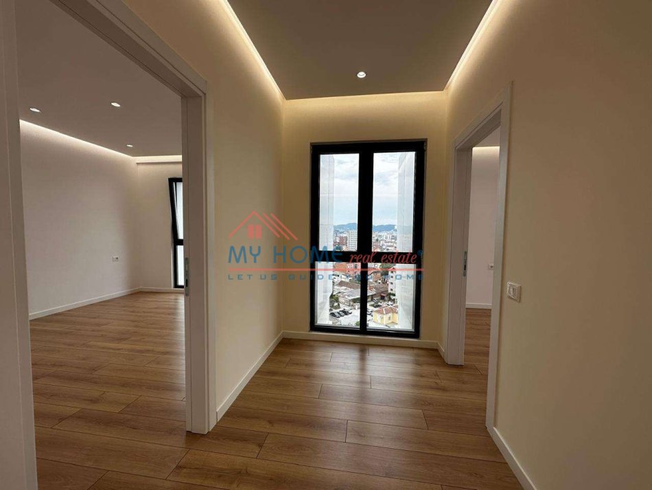 Tirane, jepet me qera zyre Kati 9, 106 m² 750 € (Rruga e Dibres)