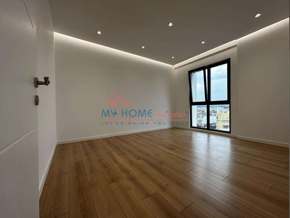 Tirane, jepet me qera zyre Kati 9, 106 m² 750 € (Rruga e Dibres)