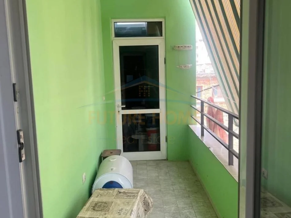 Durres, jepet me qera apartament 2+1 Kati 4, 105 m² 450 € (PRANË MARKATËS, DURRËS)