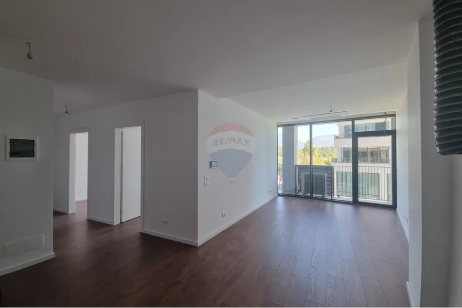 Tirane, jepet me qera zyre Kati 1, 93 m² 1.500 € (Lake View Residences)