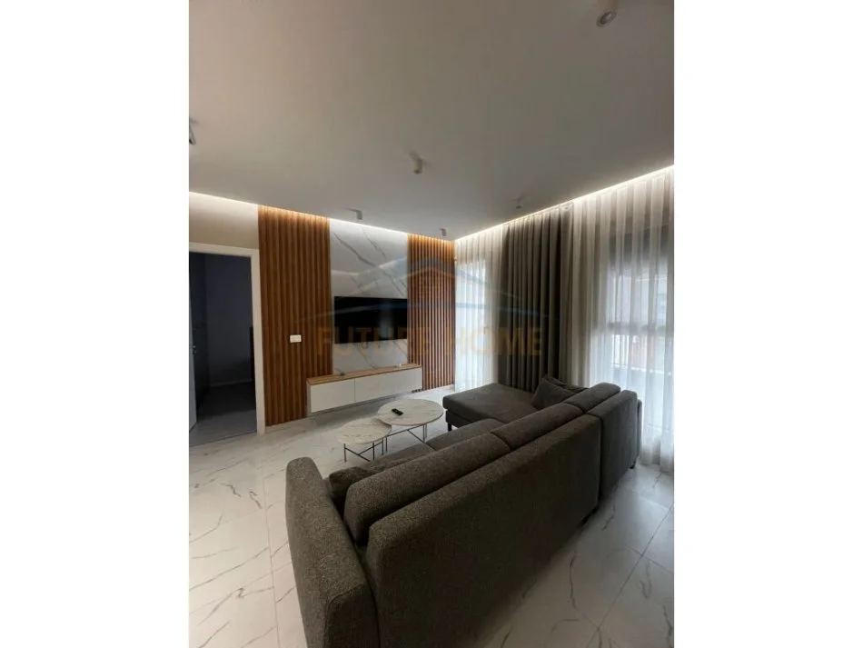 Tirane, jepet me qera apartament+verande | Penthouse 2+1+Ballkon Kati 7, 135 m² 800 € (DON BOSKO)