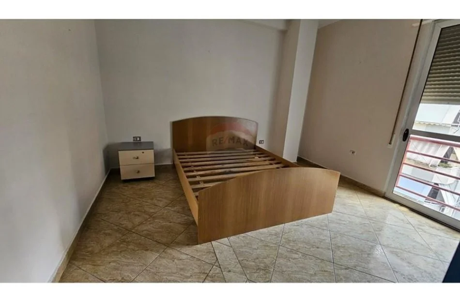jepet me qera , 91 m² 500 € (Apartament per qira te Komuna Parisit)