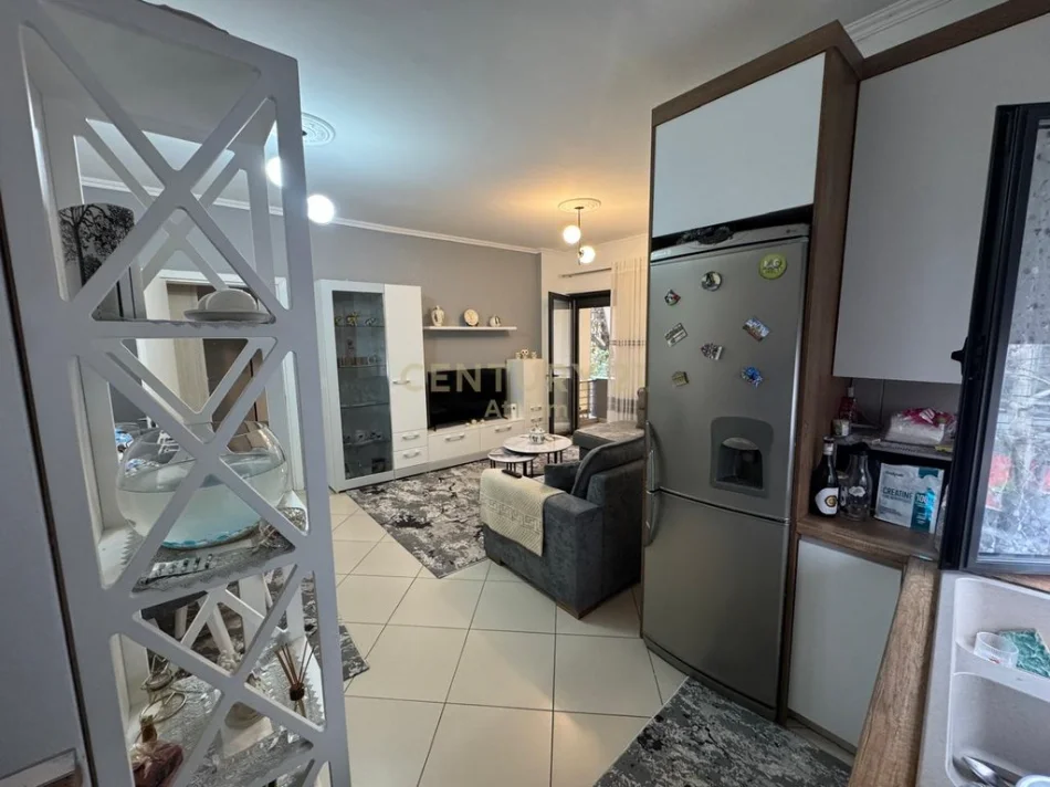 Tirane, shitet apartament 1+1 Kati 2, 145.000 € 