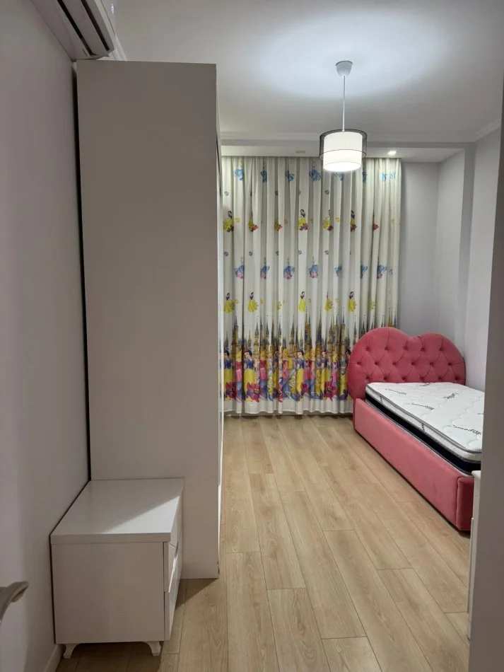 Tirane, jepet me qera apartament 2+1+Ballkon Kati 3, 98 m² 1.200 € (Rruga : 29 Nentori)