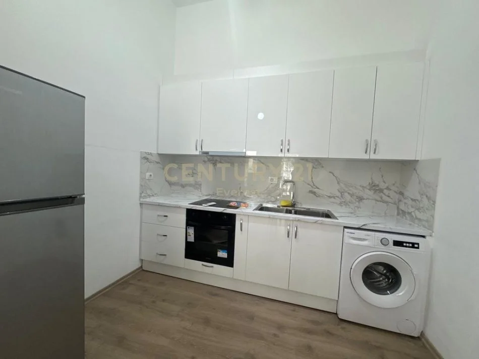 Tirane, shitet apartament 2+1 , 70 m² 85.000 € (Fresku)