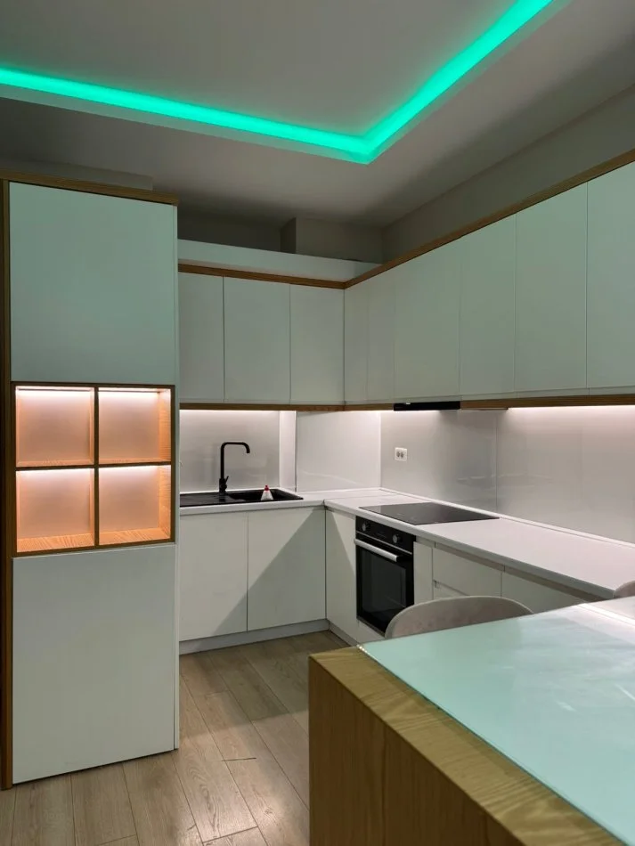 Tirane, jepet me qera apartament 2+1+Ballkon Kati 3, 98 m² 1.200 € (Rruga : 29 Nentori)