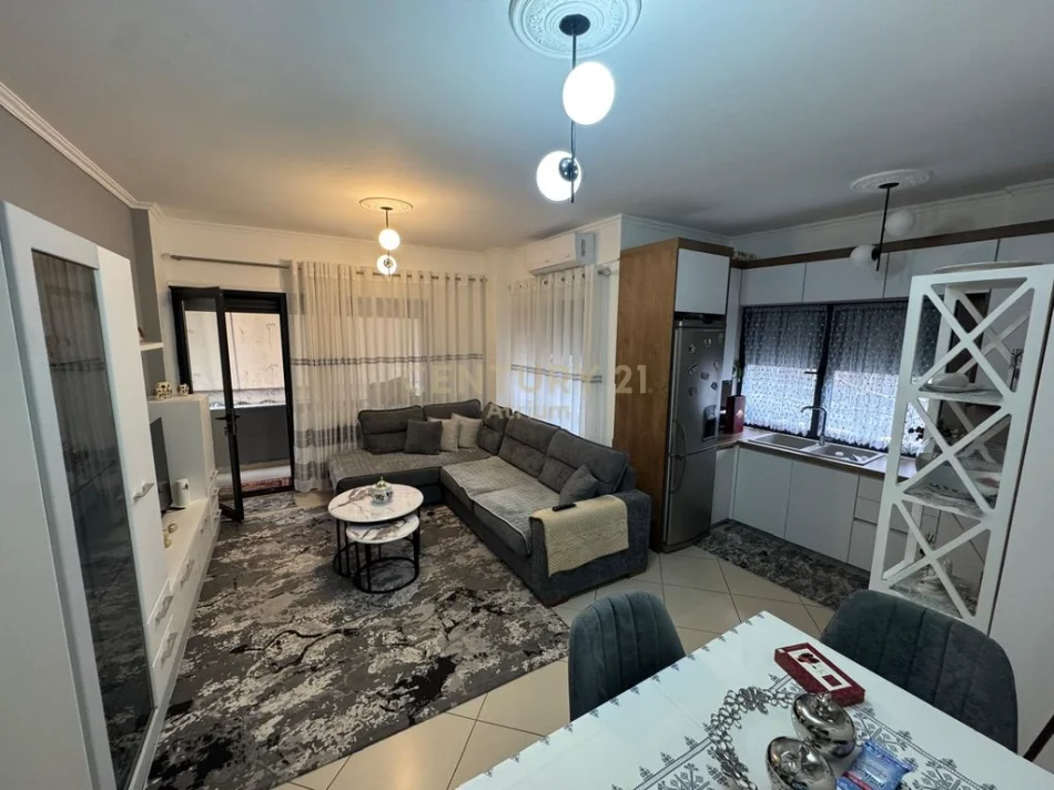 Tirane, shitet apartament 1+1 Kati 2, 145.000 € 