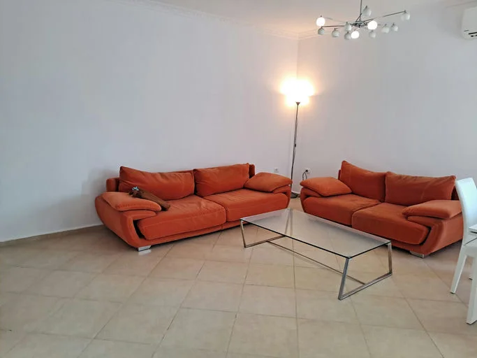 Tirane, jepet me qera apartament 2+1+Ballkon Kati 4, 110 m² 1.000 € (Rruga "Peti")