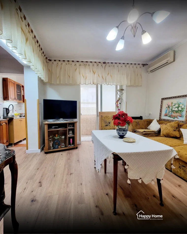 Tirane, jepet me qera apartament 2+1+Aneks+Ballkon Kati 5, 68 m² 600 € (Rruga barrigadave)