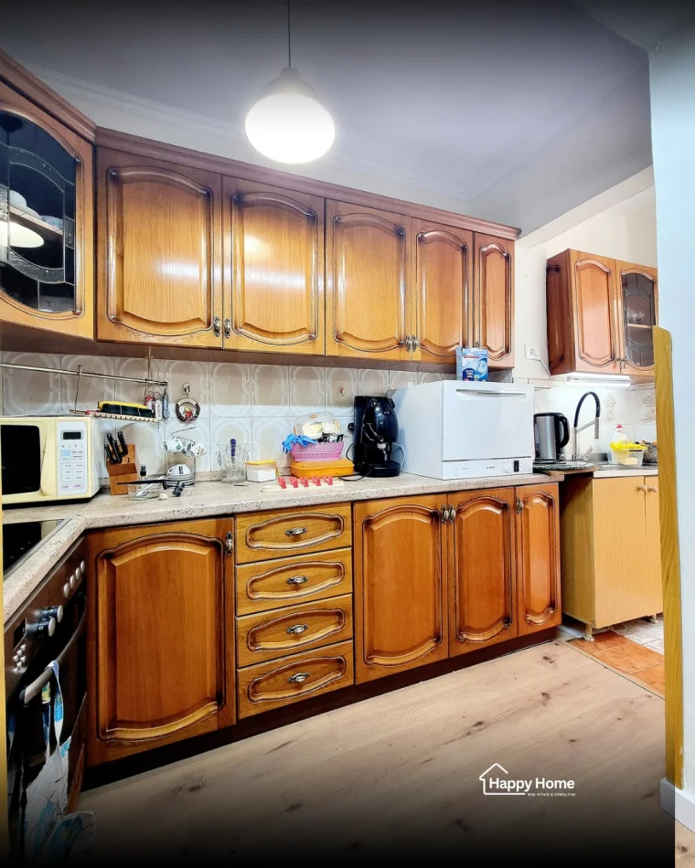 Tirane, jepet me qera apartament 2+1+Aneks+Ballkon Kati 5, 68 m² 600 € (Rruga barrigadave)