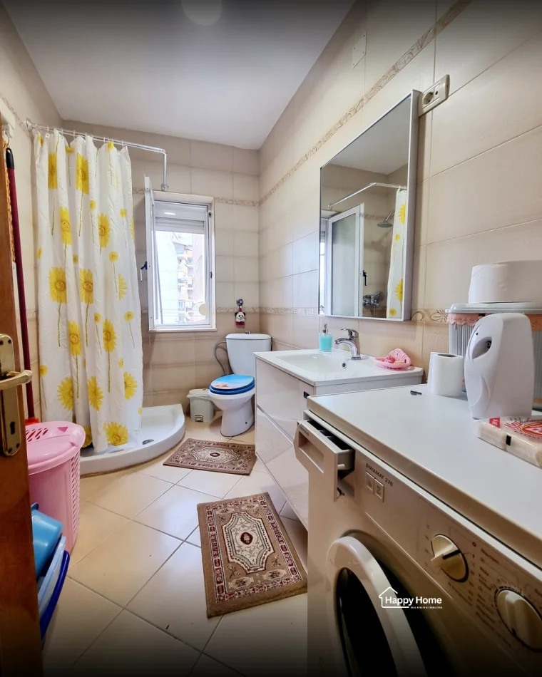 Tirane, jepet me qera apartament 2+1+Aneks+Ballkon Kati 5, 68 m² 600 € (Rruga barrigadave)