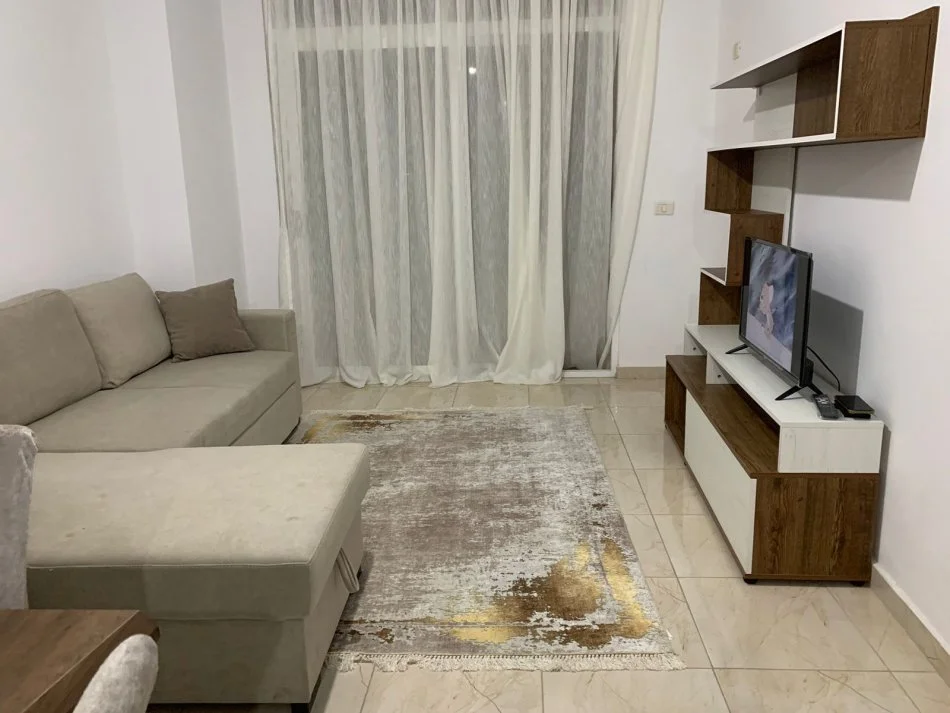 Tirane, jap me qera apartament 1+1 Kati 4, 400 m² 400 € (Fusha avaicionit)