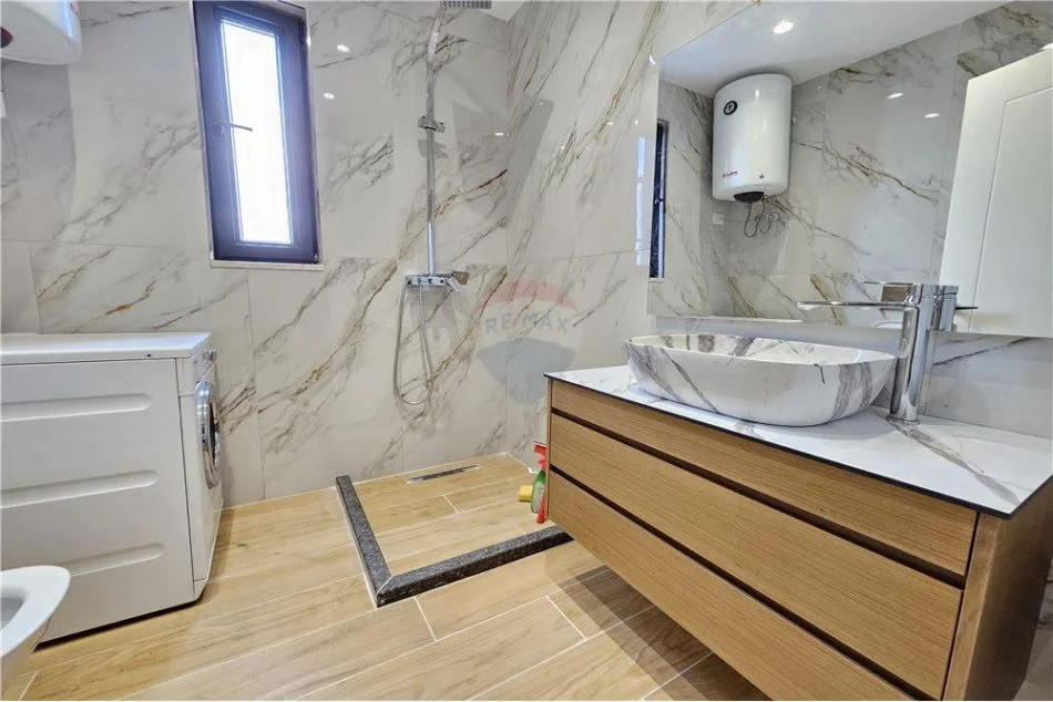 Tirane, jepet me qera apartament 2+1+Aneks+Ballkon , 112 m² 950 € (Rruga e Elbasanit)