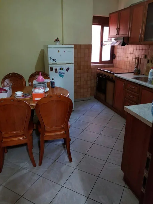 Tirane, jepet me qera apartament 2+1+Ballkon Kati 6, 100 m² 500 € (Rruga "Xhanfize Keko")