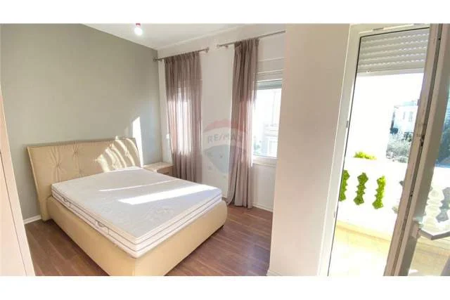 Tirane, jepet me qera Vile 3 Katshe 207 m² 2.500 Euro