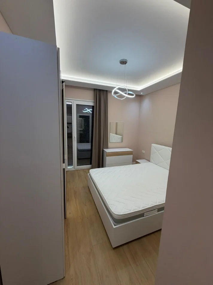 Tirane, jepet me qera apartament 2+1+2+PARKIM, Kati 0, 100 m² 1.500 € (TEG , ROSE GARDEN RESIDENCE)
