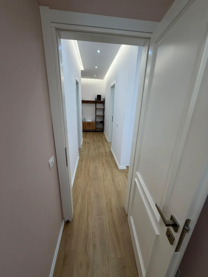 Tirane, jepet me qera apartament 2+1+2+PARKIM, Kati 0, 100 m² 1.500 € (TEG , ROSE GARDEN RESIDENCE)
