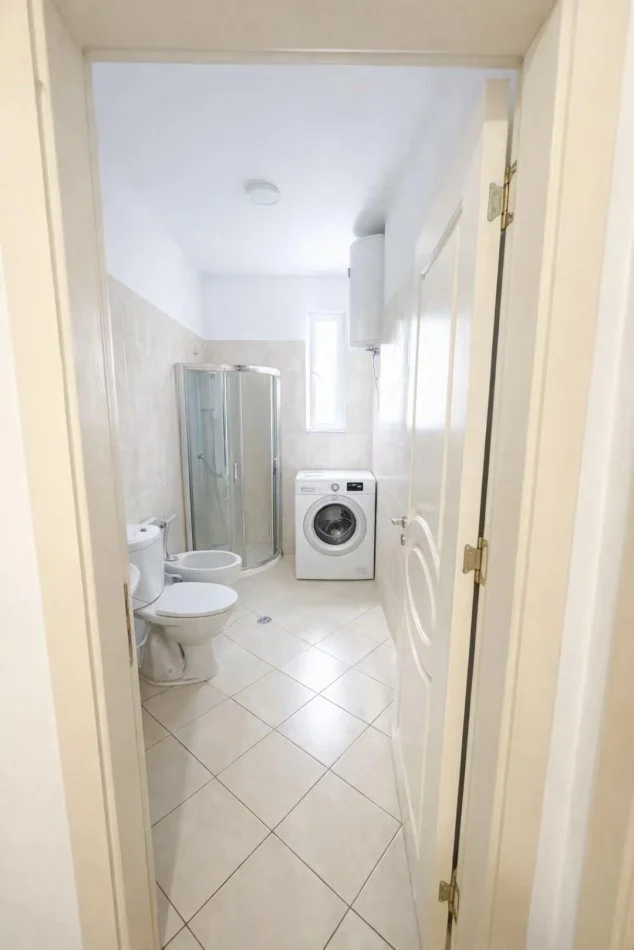 Tirane, shitet apartament 1+1+Ballkon Kati 6, 64 m² 78.000 € (Fushe-Mezez mrapa Ardenos me ashensor i mobiluar)