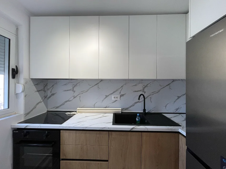 Tirane, jepet me qera apartament 2+1 Kati 3, 80 m² 700 € (Rruga Petro Nini Luarasi)