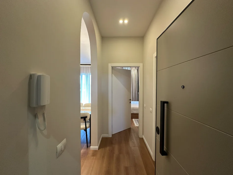 Tirane, shitet nga Pronari, pa-komision apartament 1+1+Ballkon Kati 4, 60 m² 155.000 € (Rruga Bedri Karapici)