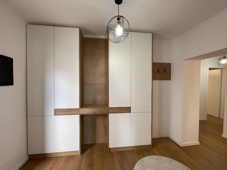 Tirane, jepet me qera apartament 2+1 Kati 3, 80 m² 700 € (Rruga Petro Nini Luarasi)