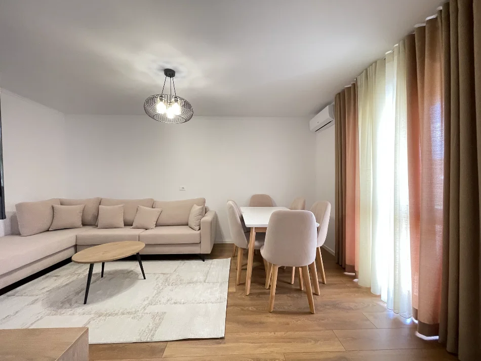 Tirane, jepet me qera apartament 2+1 Kati 3, 80 m² 700 € (Rruga Petro Nini Luarasi)