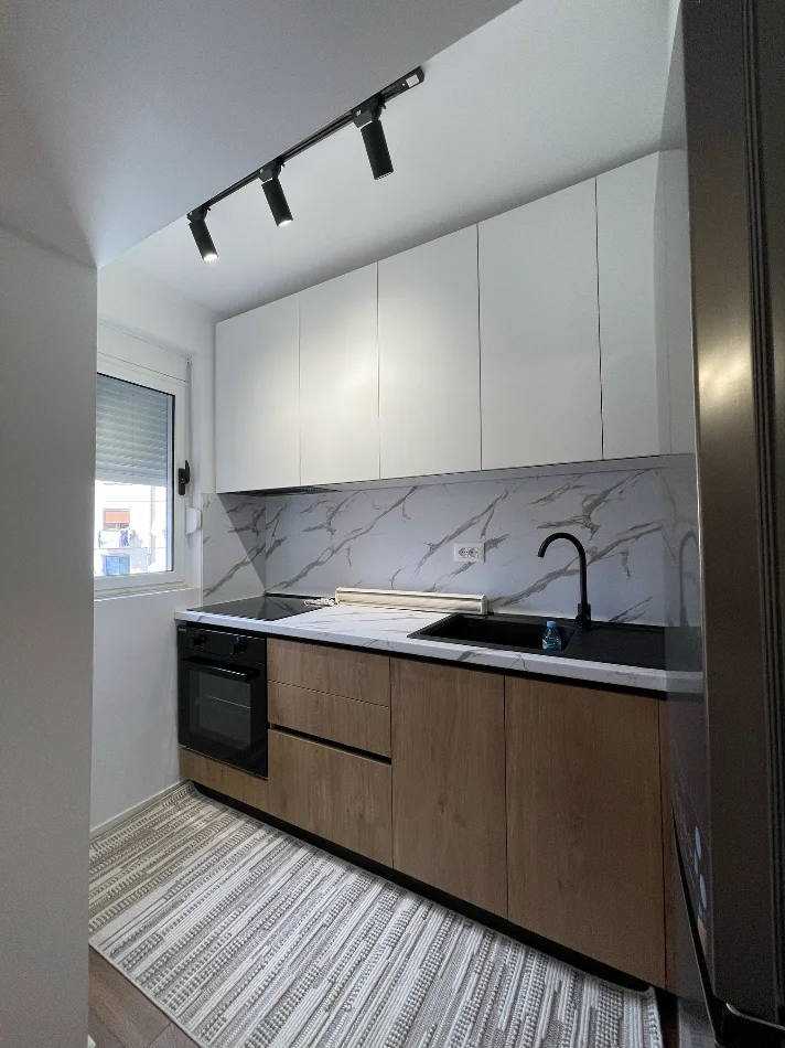 Tirane, jepet me qera apartament 2+1 Kati 3, 80 m² 700 € (Rruga Petro Nini Luarasi)