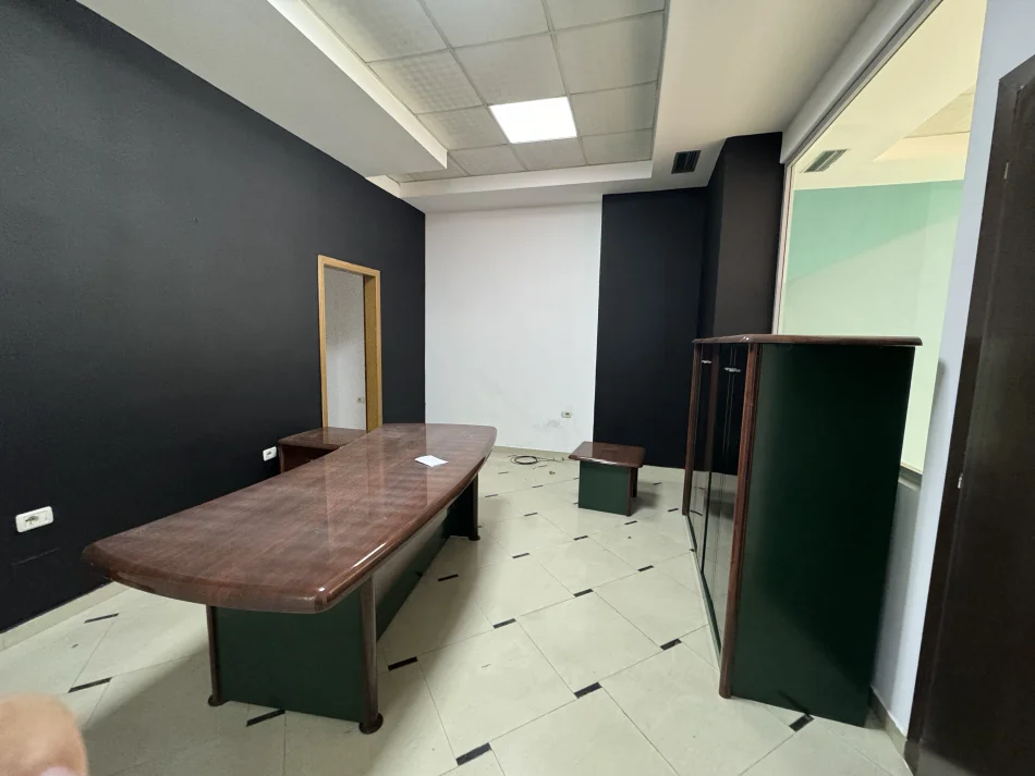 Tirane, shitet ambjent biznesi Kati 1, 97 m² 174.000 € 